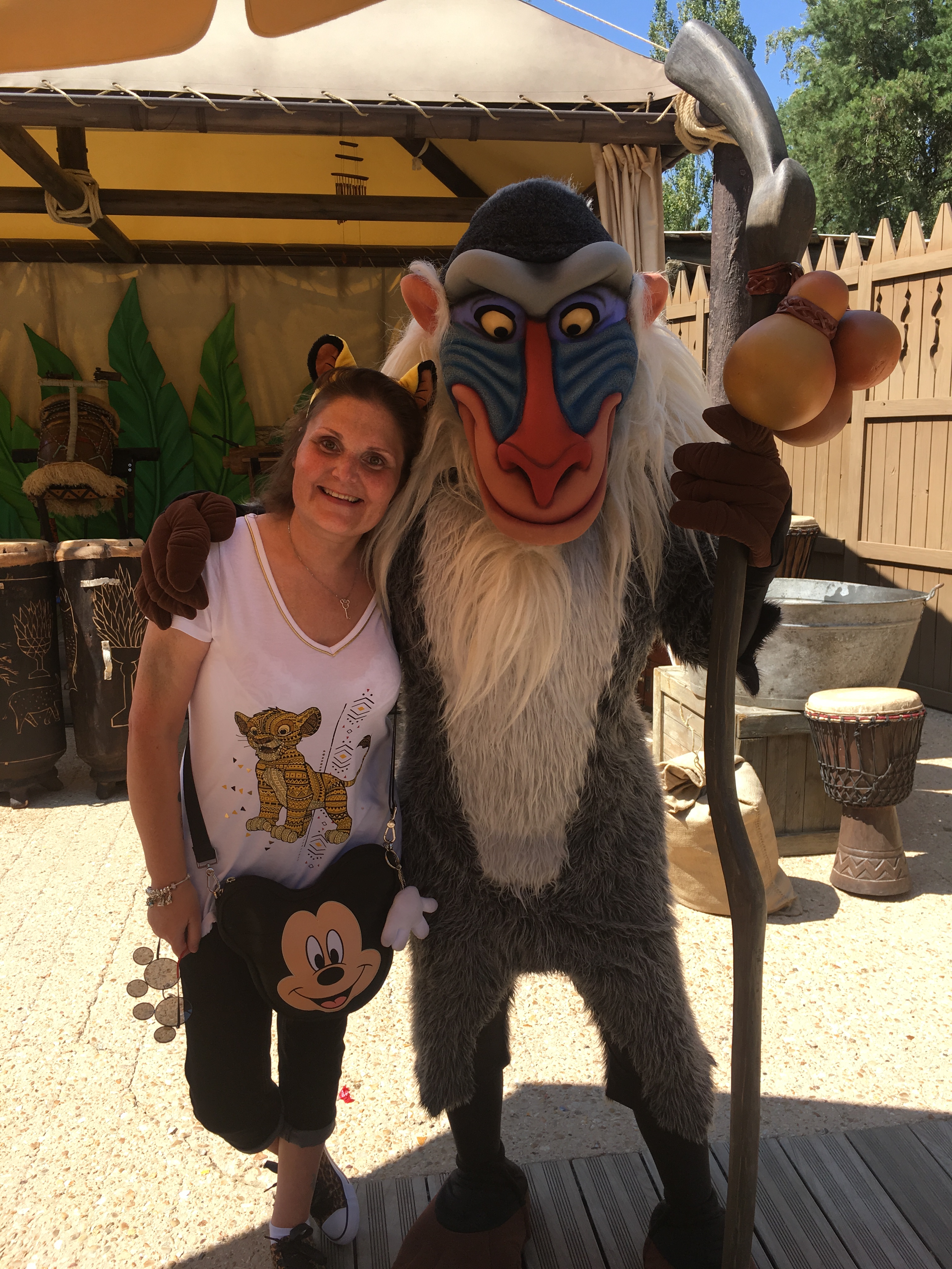 rafiki et moi aux djembés.JPG