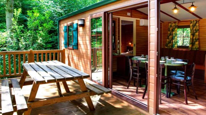 n013245_2027nov29_world_davy-crockett-ranch-bungalows-exterior-view_16-9_tcm808-223490$w~960$p~1